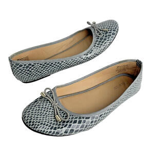 Wanted Ballet Flats Size 8 Gray Snakeskin Pattern Synthetic Leather Bow Accents